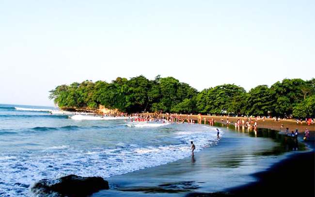 Pantai Batu Karas Pangandaran: HTM, Lokasi dan Daya Tariknya