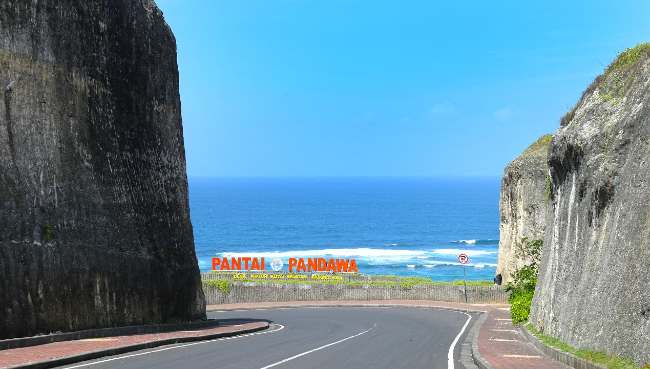 Alamat dan Lokasi Pantai Pandawa Bali