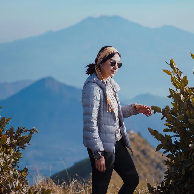 Jaket Puffer dan Kaos
