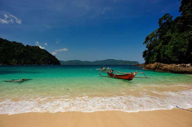 Pantai Teluk Hijau